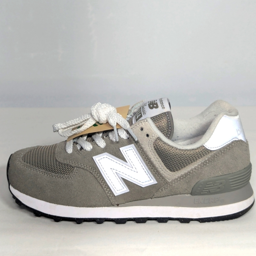 NEW New Balance Womens 574 Core Sneaker sz 6.5 grey